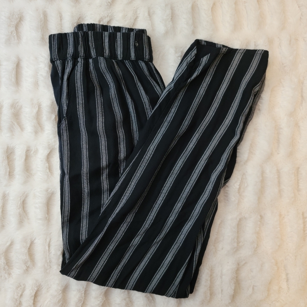 American Eagle Black & Grey Striped Pants - Picture 5 of 7